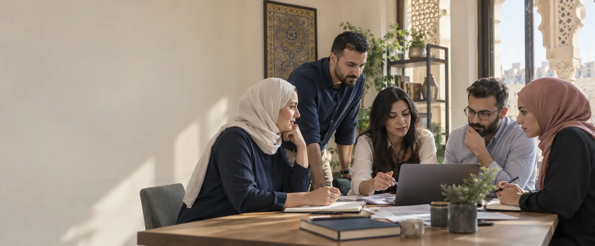 Image illustrative de professionnels syriens préparant une initiative entrepreneuriale